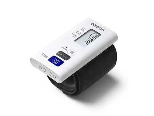 Vérnyomásmérő OMRON NightView automata csuklós vérnyomásmérő Bluetooth adatátvitellel